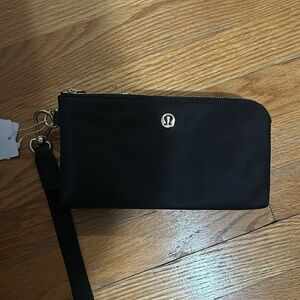 Lululemon curved wallet